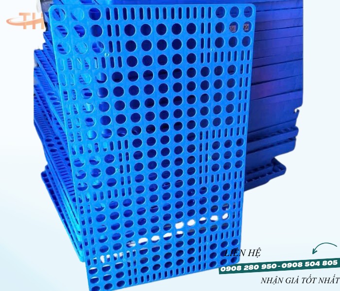 Kho sỉ pallet nhựa không chân mặt lỗ bền chắc, tải trọng tốt 3 ballet khong chan mat lo