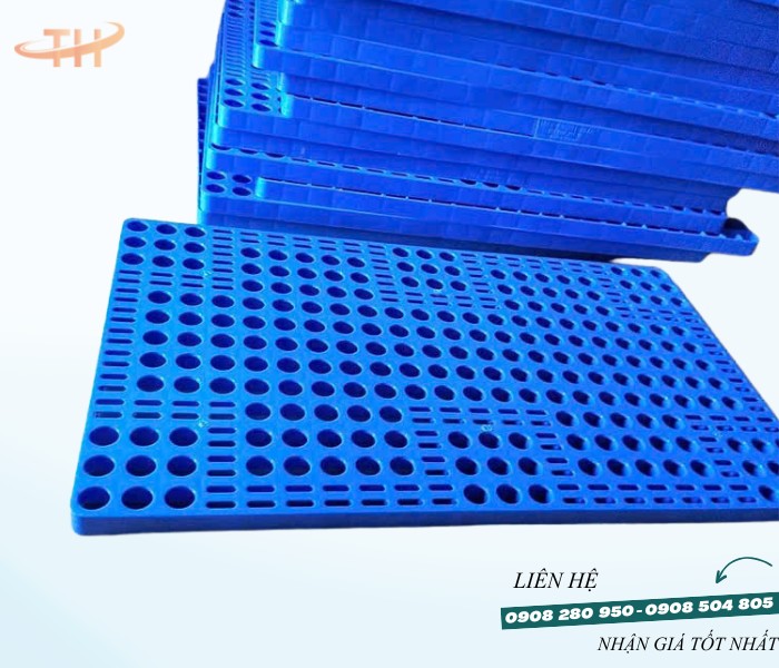 Kho sỉ pallet nhựa không chân mặt lỗ bền chắc, tải trọng tốt 2 ballet mat lo khong chan