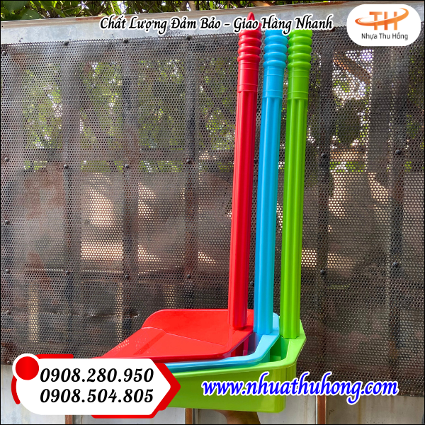 Ky hốt rác giá sỉ rẻ đủ màu giao nhanh tại HCM 4 Nhua Thu Hong 2