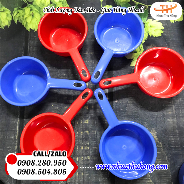 Ca, gáo nhựa múc nước giá sỉ rẻ sẵn kho chất lượng 2 ca nhua tron muc nuoc