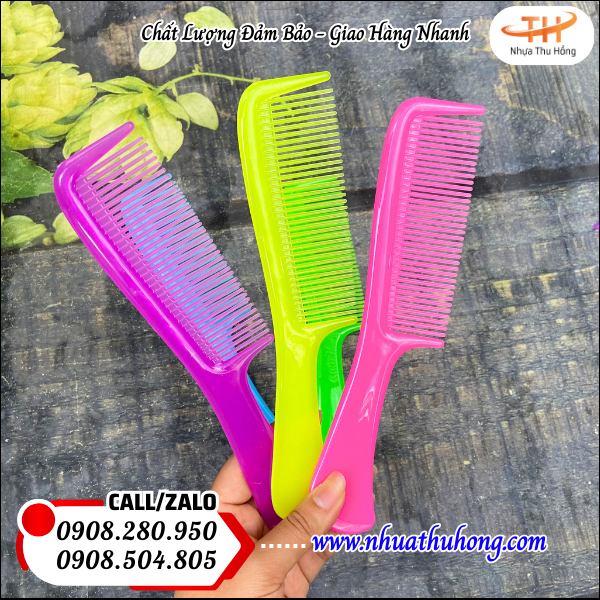 Lược nhựa chải tóc giá sỉ rẻ đa dạng mẫu mã, chất lượng cao 3 luoc chai toc