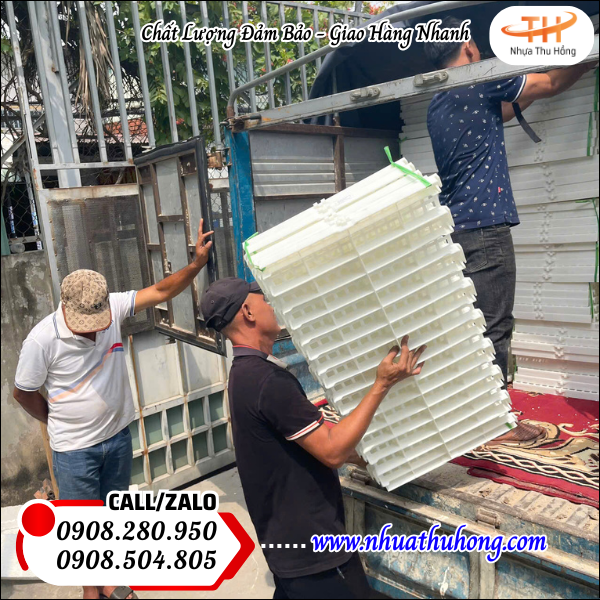 Giao 400 Tấm Sàn Nhựa Trắng Chất Lượng Cao Tại Công Ty Nhựa Thu Hồng 2 Sàn nhựa thoát nước tốt