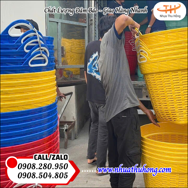 Cần xé nhựa giá rẻ – Thu Hồng giao 50 cái cần xé đi Cam Ranh – Khánh Hòa 3 can xe nhua gia goc