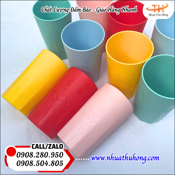 ly nhựa đựng nước tiện lợi