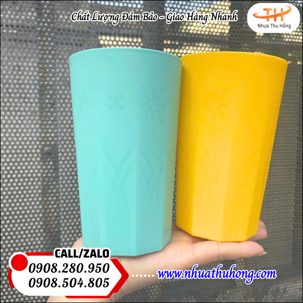 ly nhựa nhiều màu cho quán nước