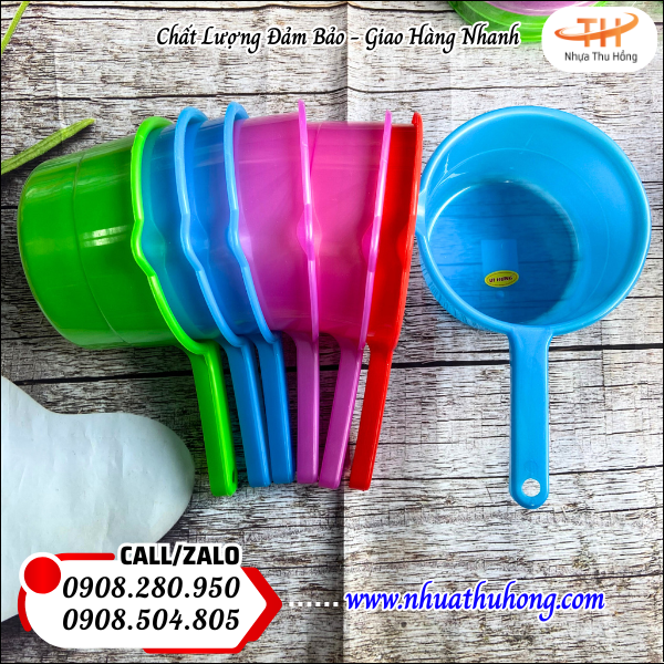 Bán sỉ gáo múc nước giá rẻ nhựa cứng cán dài bền đẹp 4 gáo nhựa tiện dụng