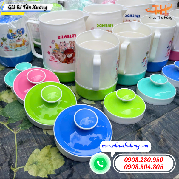 Ca đá nhựa có nắp và quai