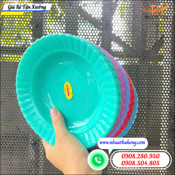 dĩa nhựa đựng thức ăn