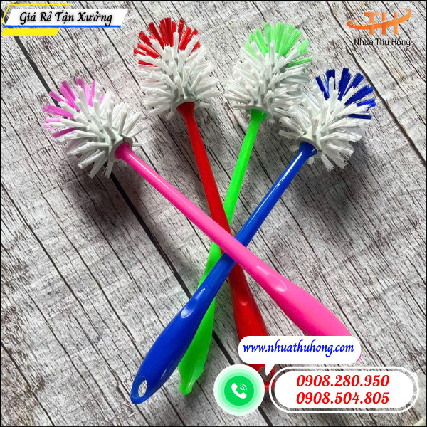 Cây chà bồn cầu giá rẻ cho đại lý – nguồn sỉ luôn ổn định 4 cây chà bồn cầu cán dài