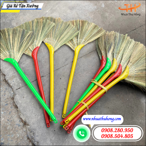 Chổi quét nhà cán nhựa giá rẻ dễ bán cho tạp hóa 2 chổi đót cán nhựa dùng trong nhà