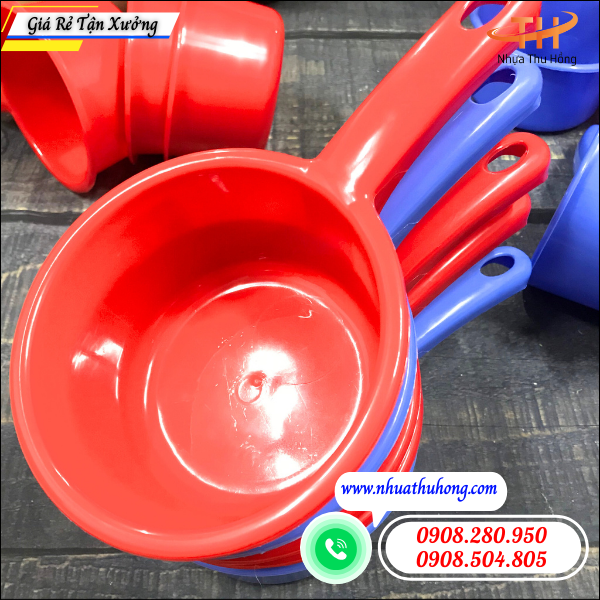 Gáo nhựa múc nước giá rẻ – Nhựa dày bền, mẫu đẹp tiện dùng 3 gáo nhựa dùng phòng tắm