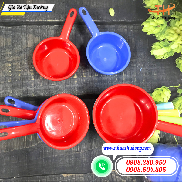 Gáo nhựa múc nước giá rẻ – Nhựa dày bền, mẫu đẹp tiện dùng 4 gáo nhựa chất lượng tốt