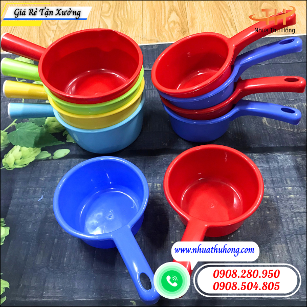Gáo nhựa múc nước giá rẻ – Nhựa dày bền, mẫu đẹp tiện dùng 2 gáo nhựa múc nước