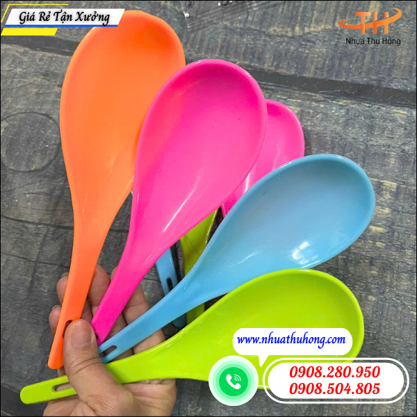 Bỏ sỉ vá múc cơm nhựa ổn định hàng đẹp, rẻ, đủ màu 4 muỗng xới cơm nhựa nhiều màu