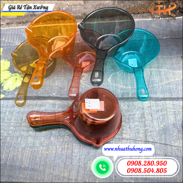 Ca múc nước nhựa trong giá rẻ dày đẹp – chuyên sỉ giá tốt 2 ca nhựa múc nước gia dụng