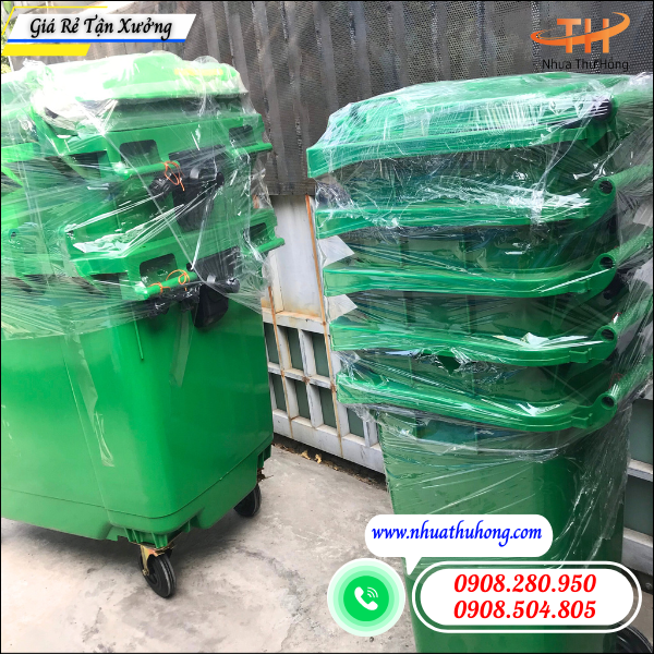 Thực tế lên xe giao thùng rác nhựa 660L tại kho Nhựa Thu Hồng 2 thùng rác nhựa 660l nhựa thu hồng