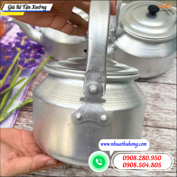Địa chỉ bán ấm nhôm nấu nước giá rẻ uy tín tại TP.HCM 3 Ấm nhôm nhẹ dễ sử dụng
