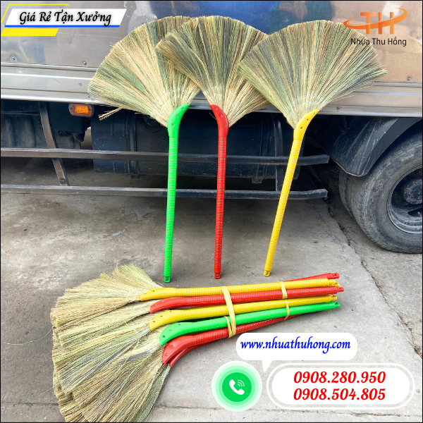 Mua chổi quét nhà cán nhựa ở đâu giá sỉ rẻ hàng bền đẹp 2 chổi quét nhà cán nhựa.