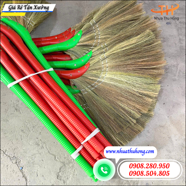 Mua chổi quét nhà cán nhựa ở đâu giá sỉ rẻ hàng bền đẹp 3 chổi quét nhà nhựa tiện dụng.