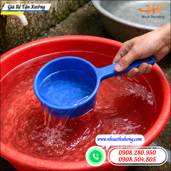Gáo nhựa múc nước giá rẻ số lượng lớn hàng luôn có sẵn tại kho 4 gáo nhựa múc nước dùng nhà tắm