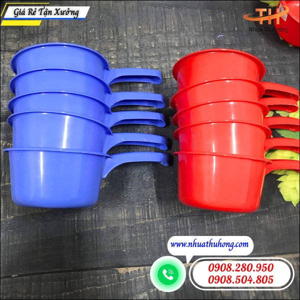 Gáo nhựa múc nước giá rẻ số lượng lớn hàng luôn có sẵn tại kho 2 gáo nhựa múc nước nhựa dày
