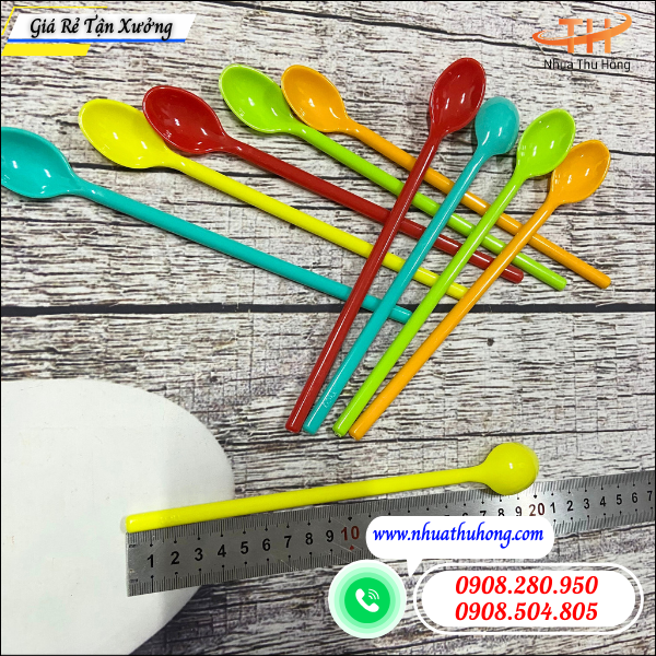 Thìa nhựa sinh tố giá rẻ dày đẹp cho quán ăn và quán nước 4 thìa nhựa cán dài
