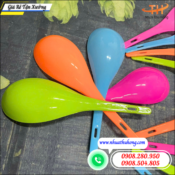 Vá nhựa múc cơm giá sỉ rẻ – Nhựa dày bền đẹp dễ bán 2 vá nhựa múc cơm.