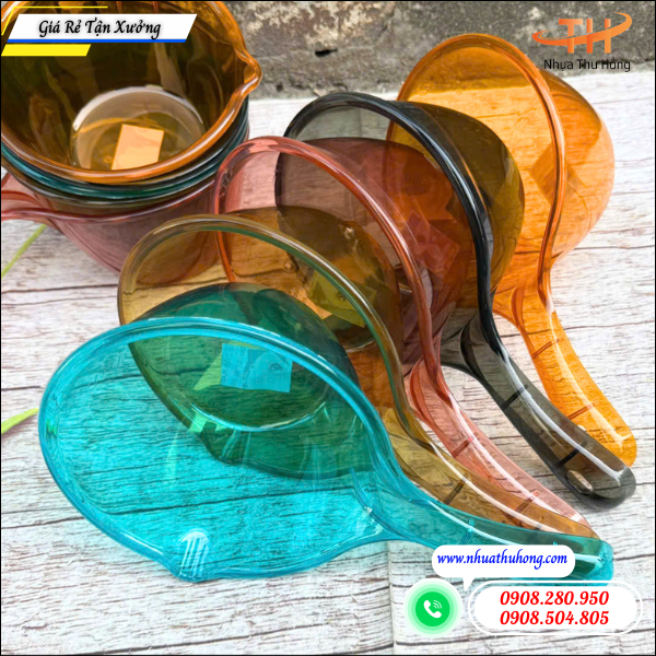 Nhập sỉ gáo múc nước nhựa trong giá rẻ bán lợi nhuận cao 2 gáo nhựa trong suốt