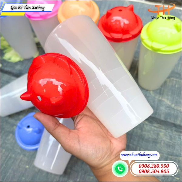 Ly nhựa nắp mèo giá rẻ tận xưởng uy tín tại TP.HCM 2 Ly nhựa nắp mèo siêu dễ thương bán là chạy khách mê ngay.