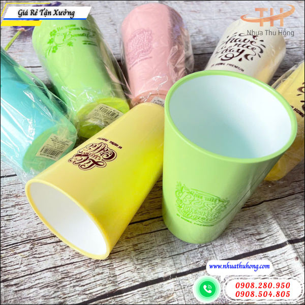 Bán sỉ ly nhựa 2 màu cao đẹp hiện đại giá rẻ tại TP.HCM 4 Ly nhựa uống nước 2 màu bề mặt sáng đẹp sang trọng.