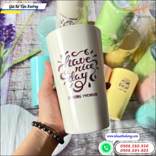 Bán sỉ ly nhựa 2 màu cao đẹp hiện đại giá rẻ tại TP.HCM 3 Ly nhựa 2 màu kiểu cao sang đẹp phù hợp quán nước.