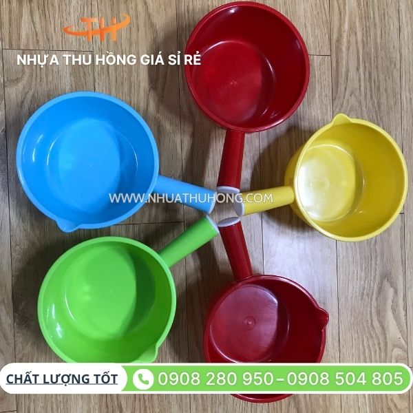 Nơi bán gáo nhựa múc nước giá rẻ nhất cho khách sỉ 4 Gáo múc nước có mỏ giá sỉ rẻ