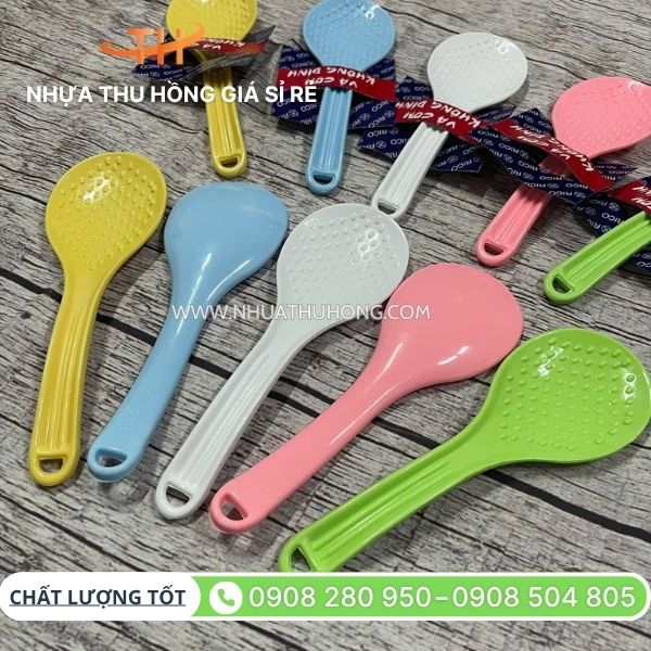 Vá múc cơm bỏ sỉ giá rẻ cho các cửa hàng gia dụng 6 Vá nhựa múc cơm đủ màu giá rẻ