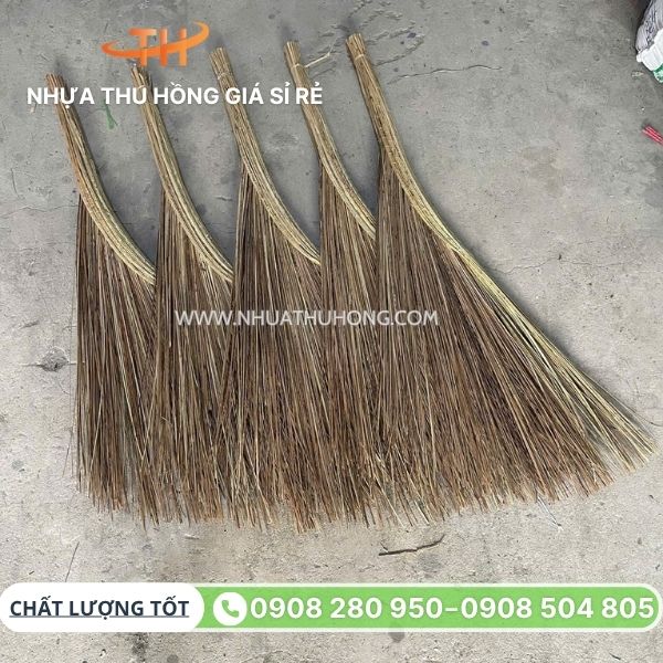 Chổi dừa quét sân giá tốt - kho bỏ sỉ tại TP.HCM 2 Chổi quét sân đa năng giá rẻ
