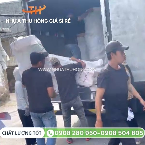 Lên hàng ghế nhựa số lượng lớn đến cửa hàng gia dụng tại TP.HCM 2 Ghế nhựa sỉ cho cửa hàng gia dụng