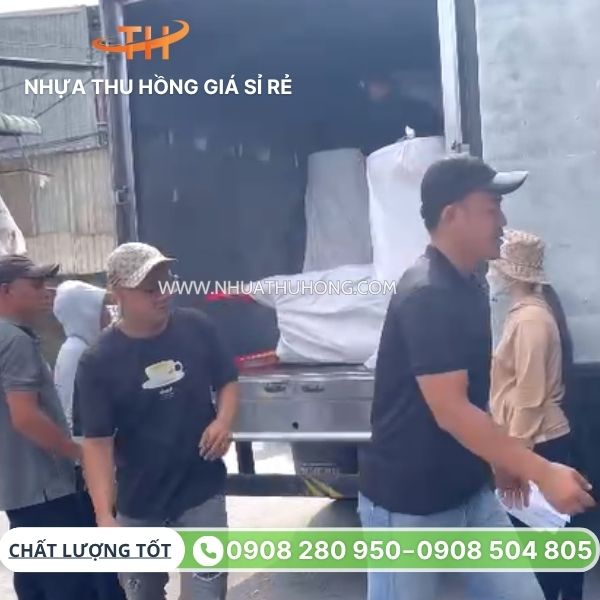 Lên hàng ghế nhựa số lượng lớn đến cửa hàng gia dụng tại TP.HCM 3 Ghế nhựa sỉ rẻ tại kho TP.HCM